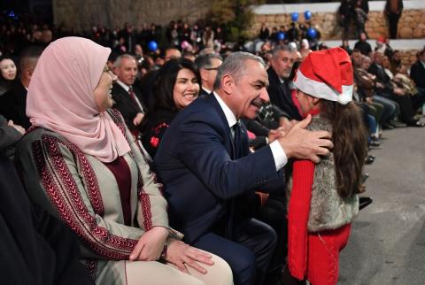 الاحتفال بإضاءة شجرة الميلاد في رام الله