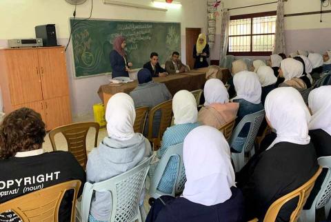 الإسلامي الفلسطيني يعقد محاضرةً حول البنوك الإسلامية في مدرسة في طولكرم