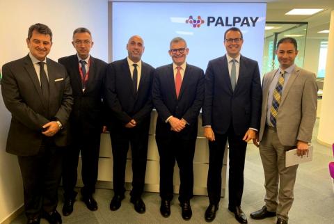 رئيس الهيئة العليا لمجلس إدارة بنك إنجلترا يزور شركة PalPay