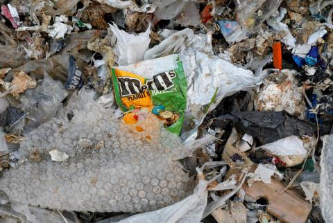 بنجلادش وعاصمة إندونيسيا تحظران منتجات البلاستيك ذات الاستخدام الواحد